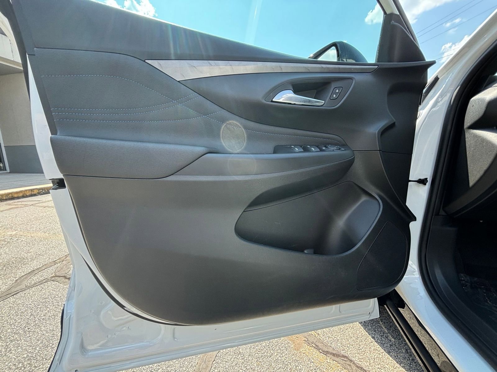 Used 2025 Buick Envista Sport Touring FWD image 18