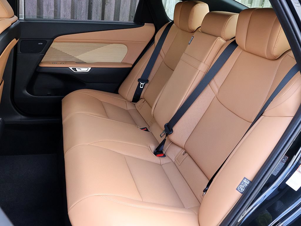 New 2026 Lexus ES 350e FWD image 13