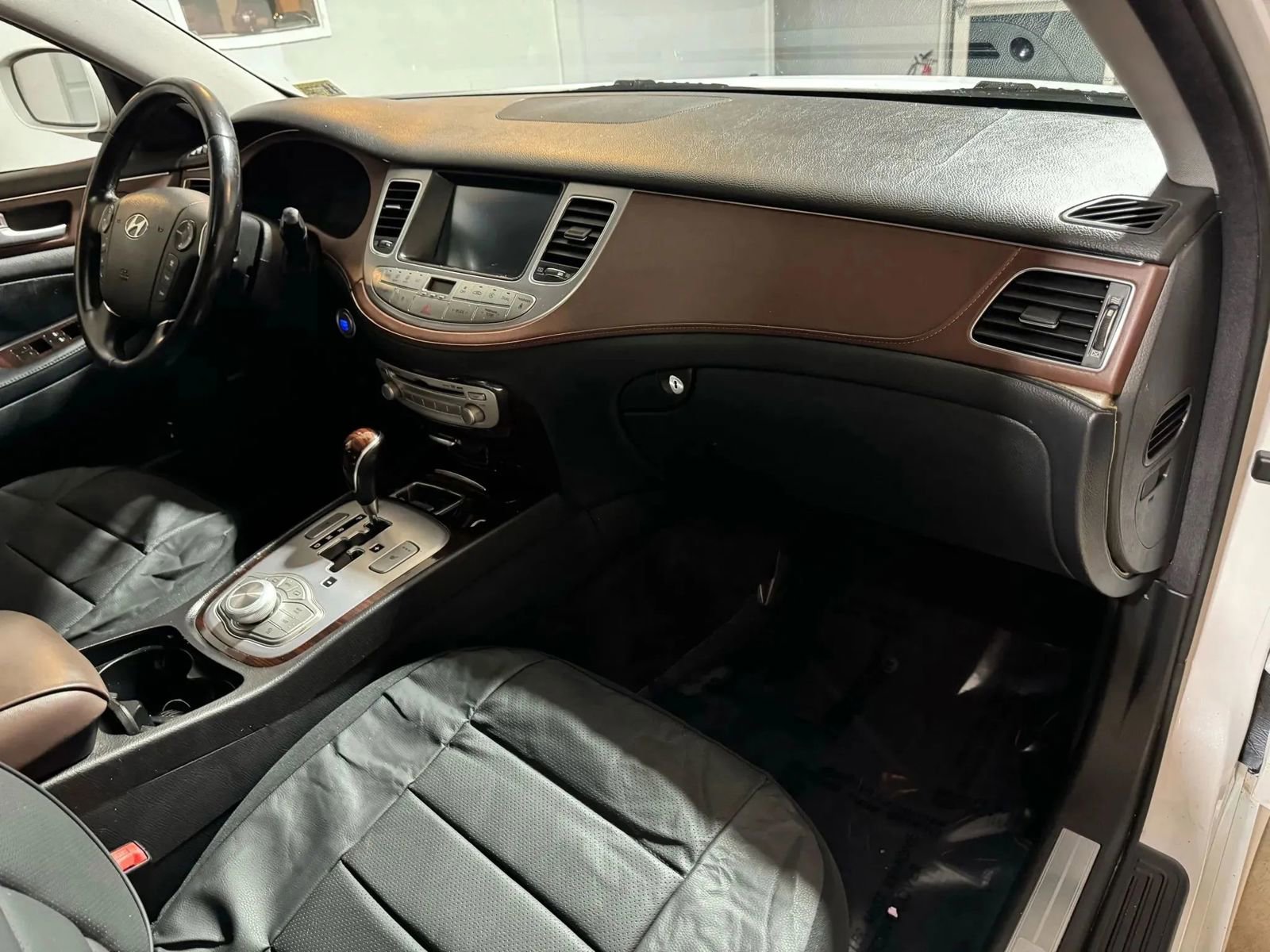 Used 2013 Hyundai Genesis 3.8 w/ Technology Pkg RWD image 17