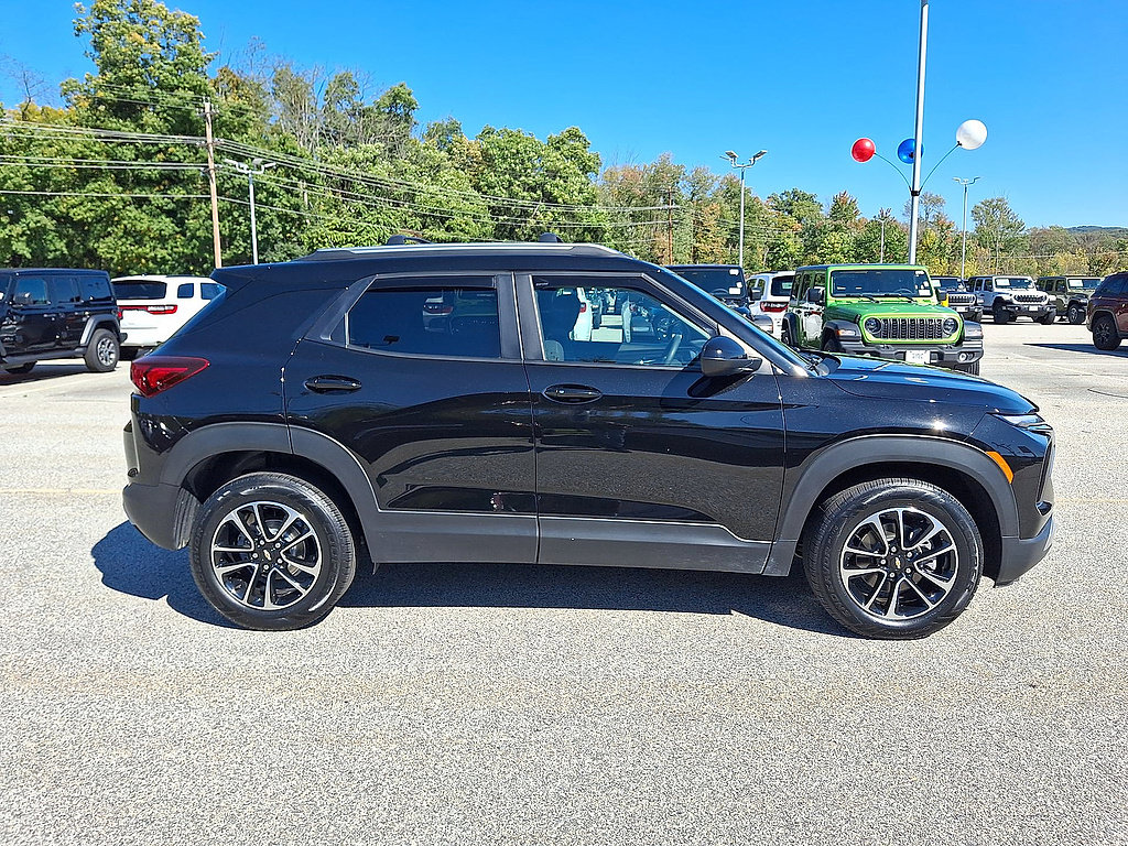 Used 2024 Chevrolet TrailBlazer LT AWD/4WD image 25