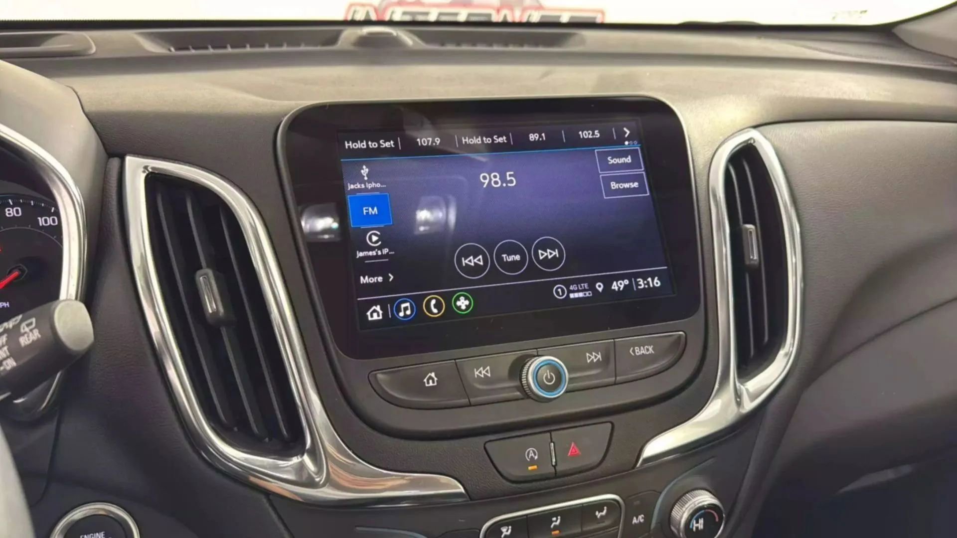 Used 2024 Chevrolet Equinox LT image 18