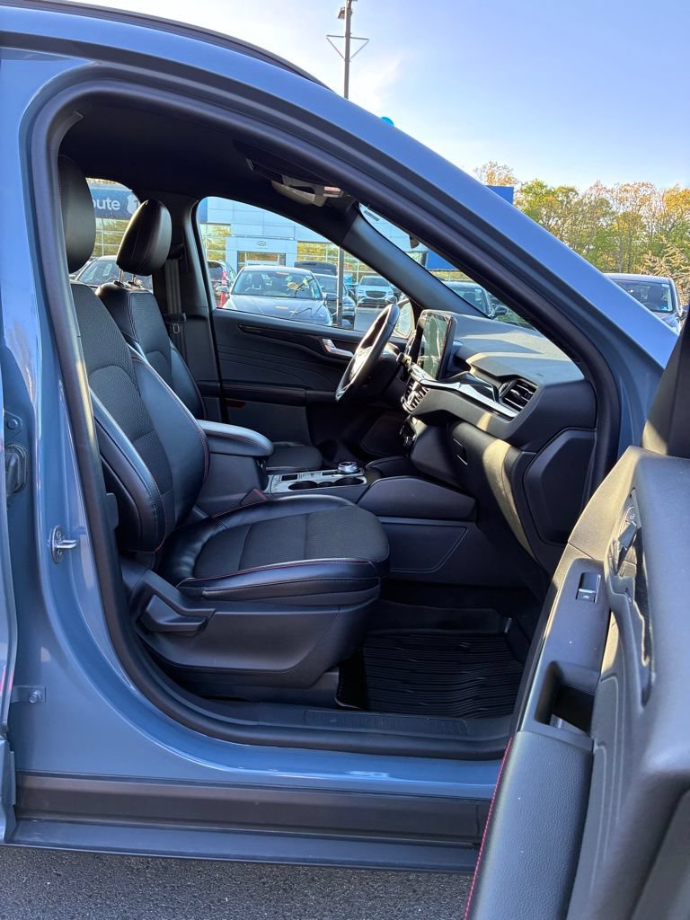 Used 2023 Ford Escape ST-Line w/ Tech Pack #1 AWD/4WD image 19
