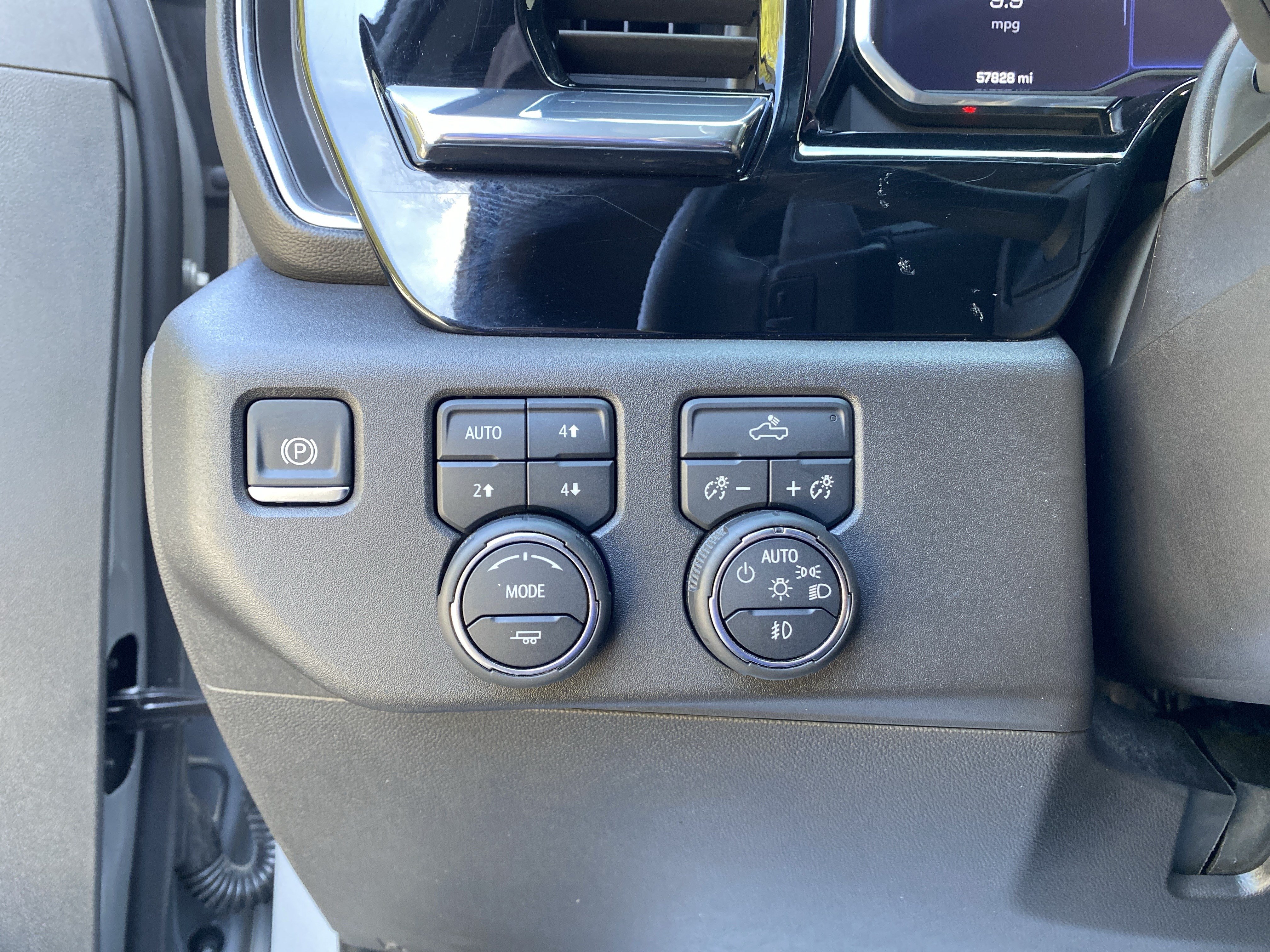 Used 2024 Chevrolet Silverado 1500 LT Trail Boss w/ Convenience Package II AWD/4WD image 19