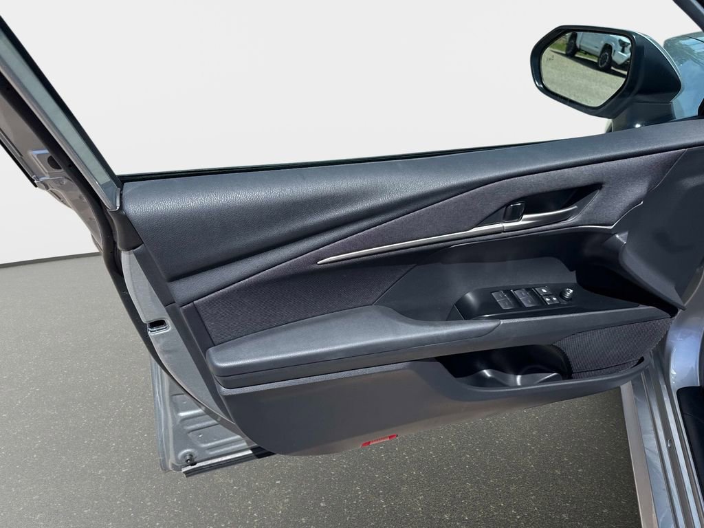 Used 2025 Toyota Camry LE w/ Convenience Package image 17