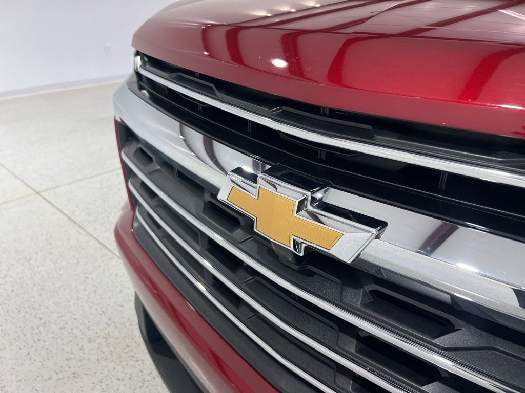 Used 2025 Chevrolet Traverse LT w/ Sun and Wheel Package FWD image 29