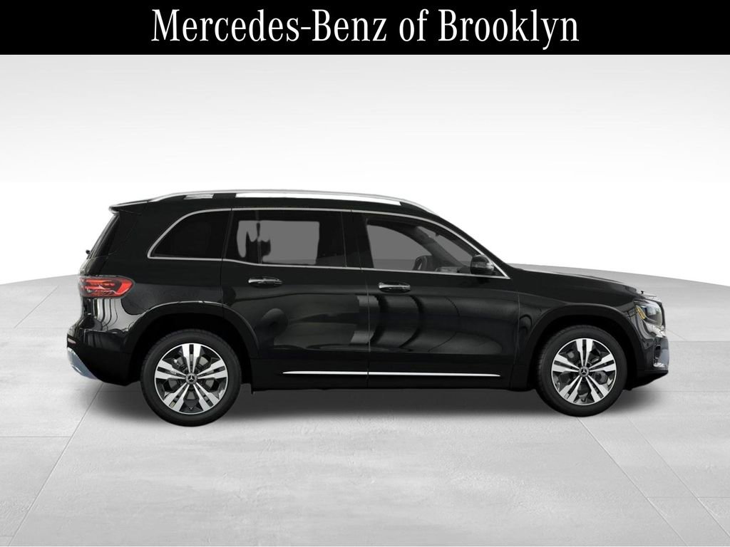 Used 2025 Mercedes-Benz GLB 250 4MATIC image 17