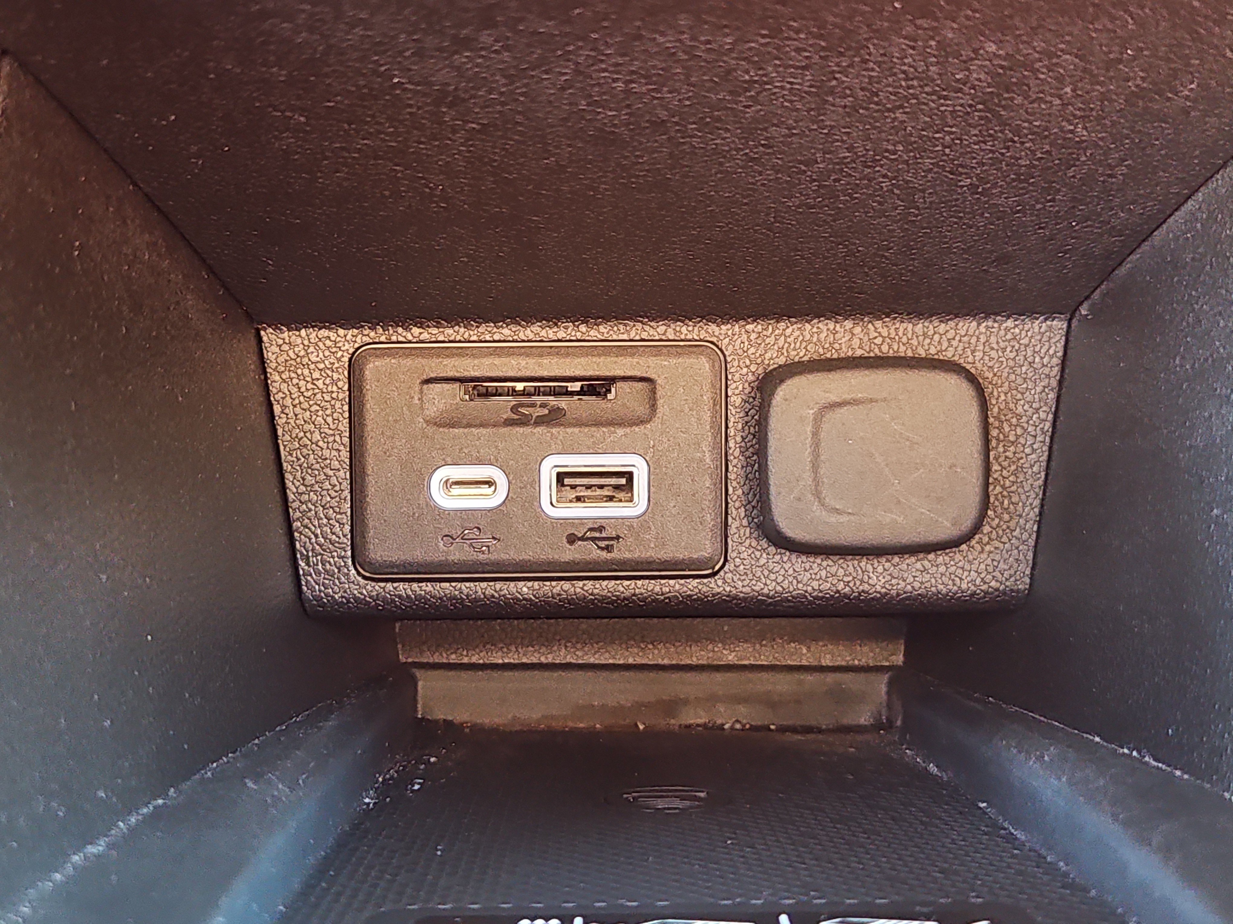 Used 2023 Chevrolet Bolt LT w/ Infotainment Package FWD image 10