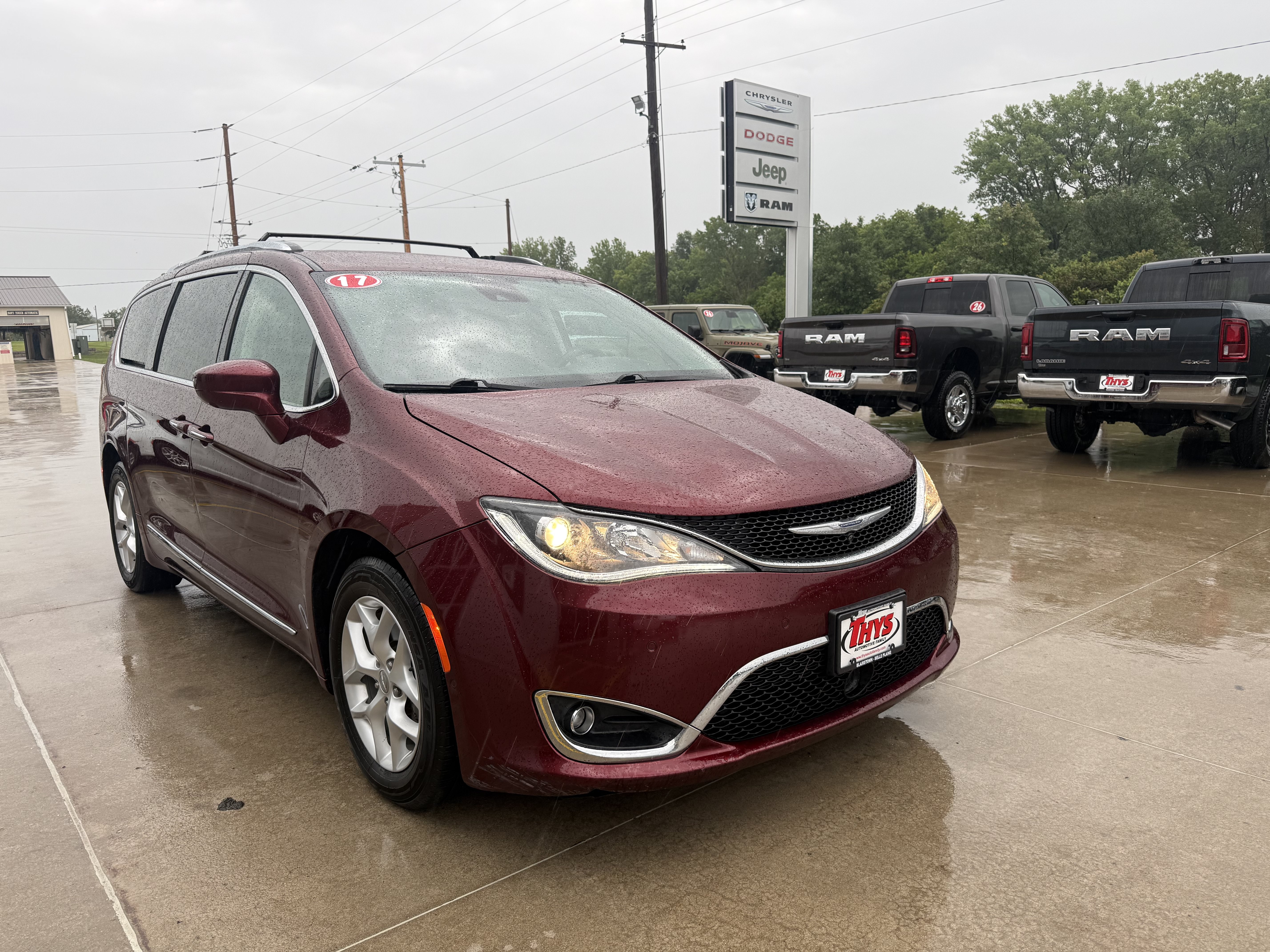 Used 2017 Chrysler Pacifica Touring-L Plus FWD image 36