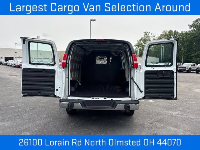 Used 2025 GMC Savana 2500 w/ Driver Convenience Package RWD image 8