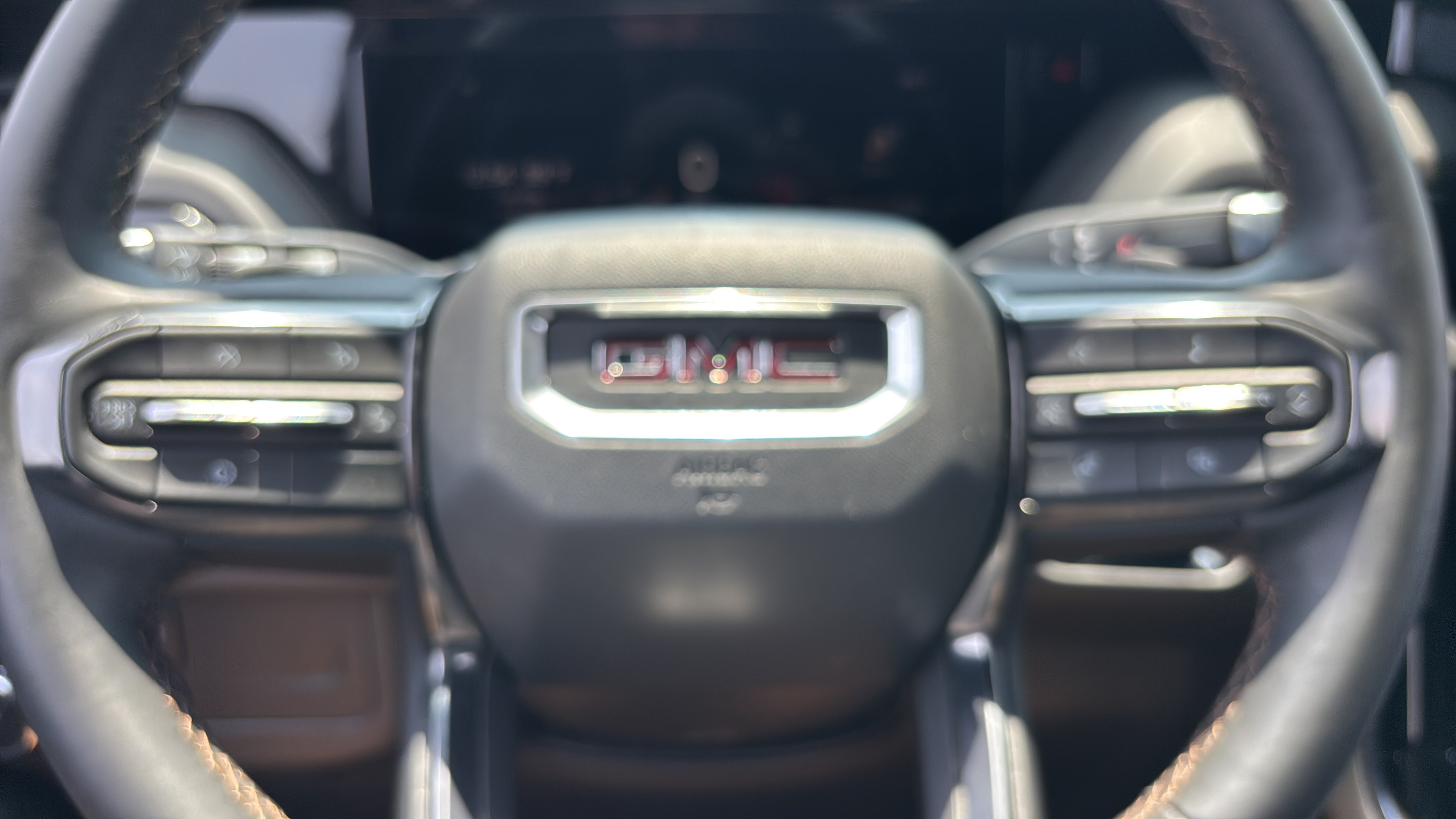 Used 2025 GMC Yukon XL AT4 AWD/4WD image 29