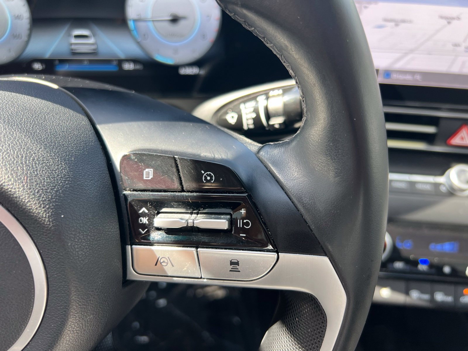 Used 2023 Hyundai Elantra Limited FWD image 29