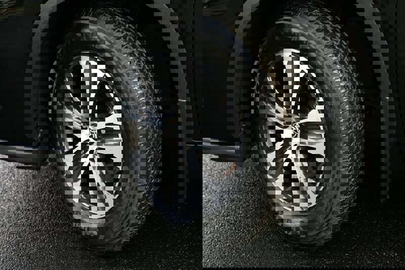 Used 2022 Toyota Highlander XLE image 3