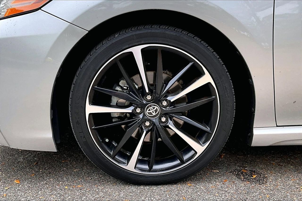 Used 2020 Toyota Camry XSE image 34