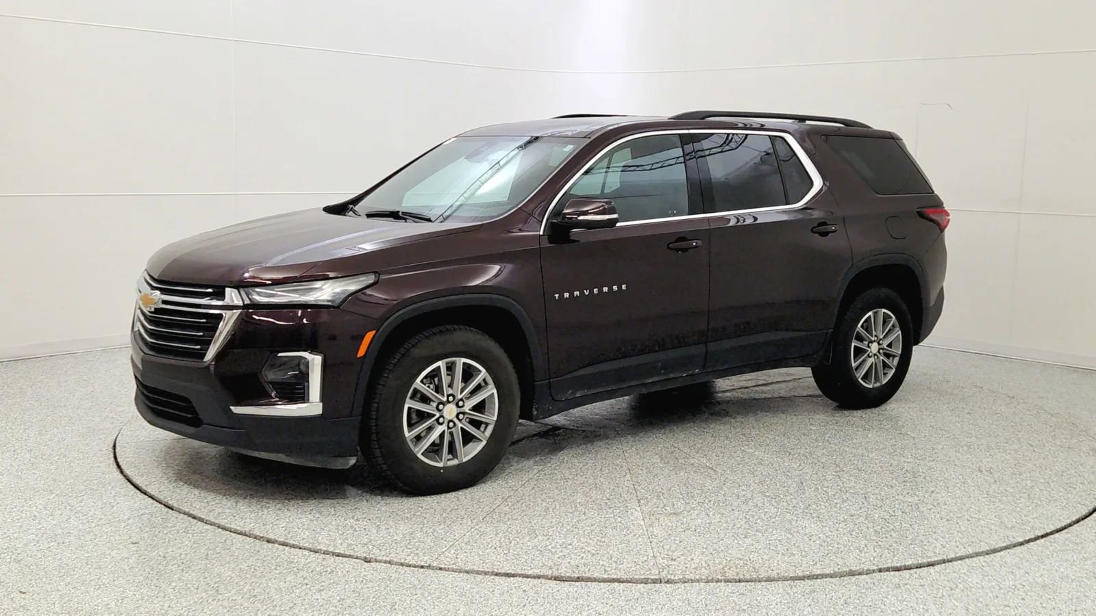 Used 2023 Chevrolet Traverse LT image 3