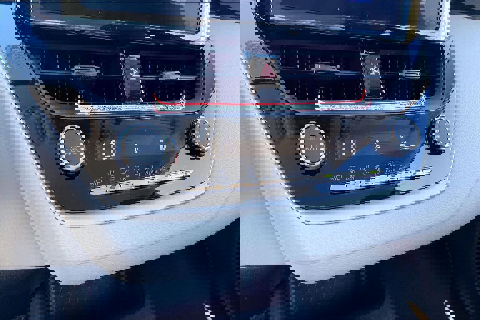 Used 2025 Toyota Corolla LE image 32