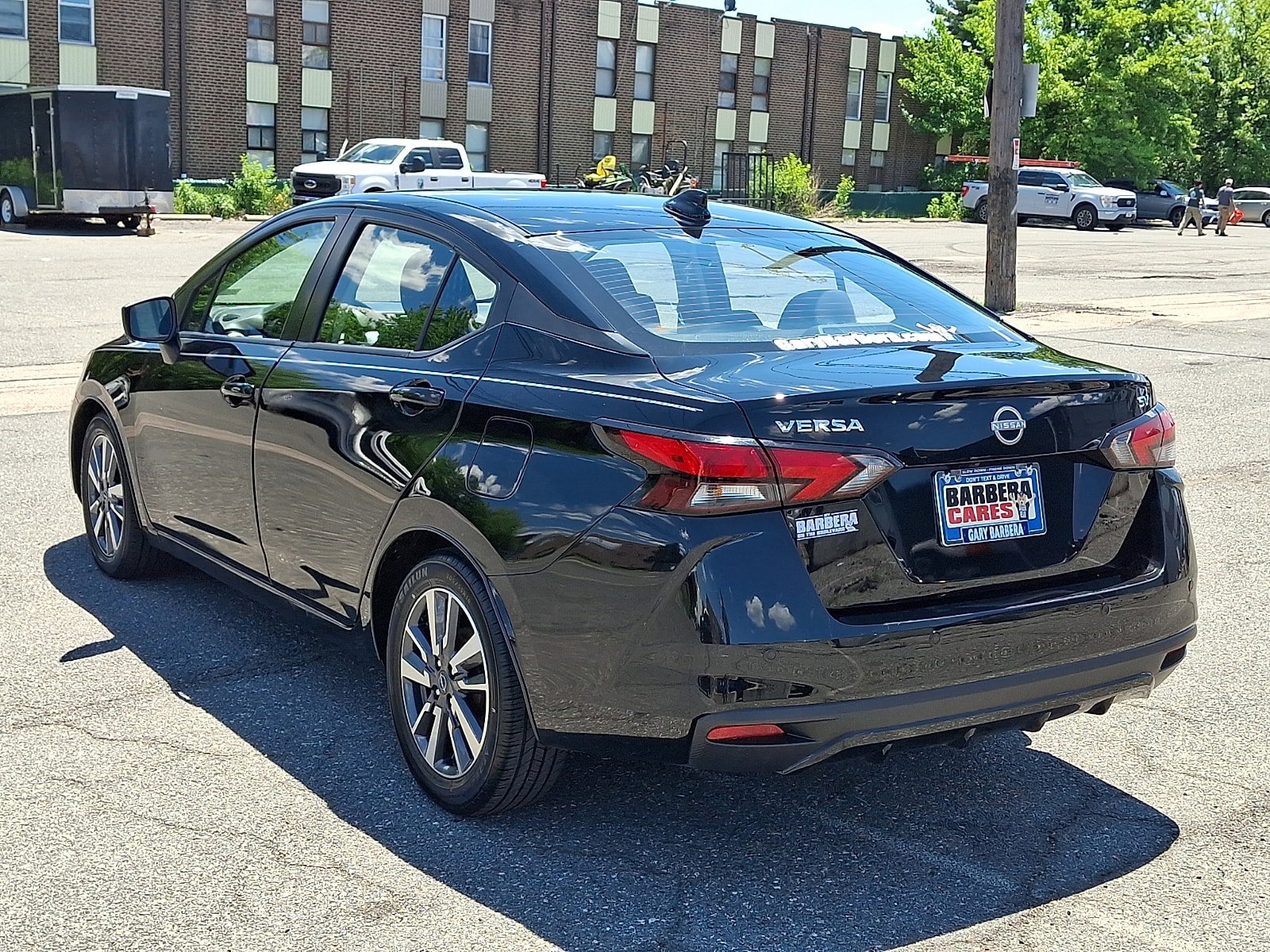 Used 2023 Nissan Versa SV FWD image 4