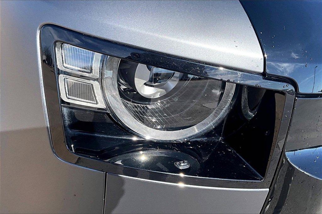 Used 2025 Land Rover Defender 130 V8 image 31
