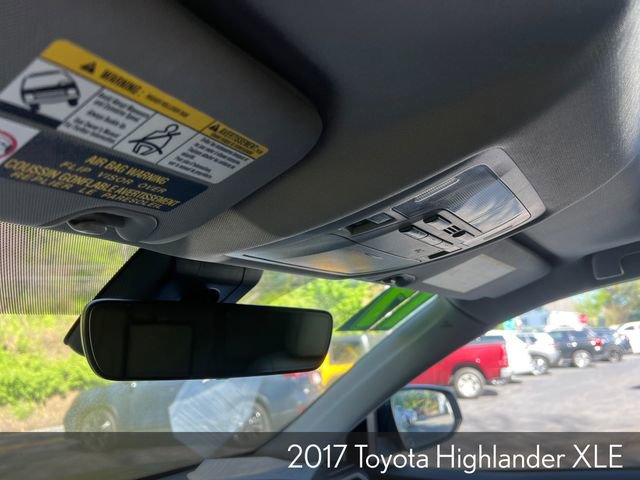Used 2017 Toyota Highlander XLE AWD/4WD image 24