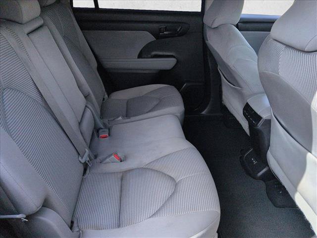 Used 2023 Toyota Highlander LE FWD image 27