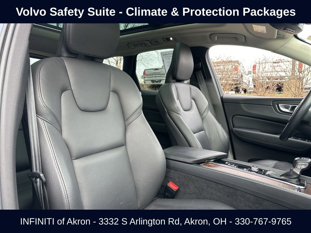 Used 2021 Volvo XC60 T5 Momentum w/ Premium Package image 27