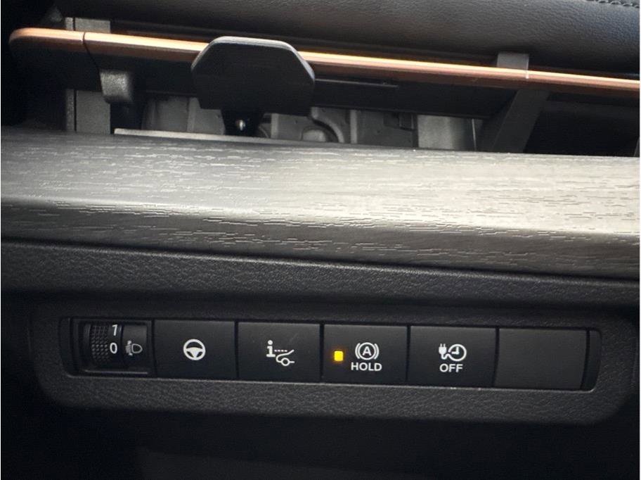 Used 2023 Nissan Ariya AWD image 25