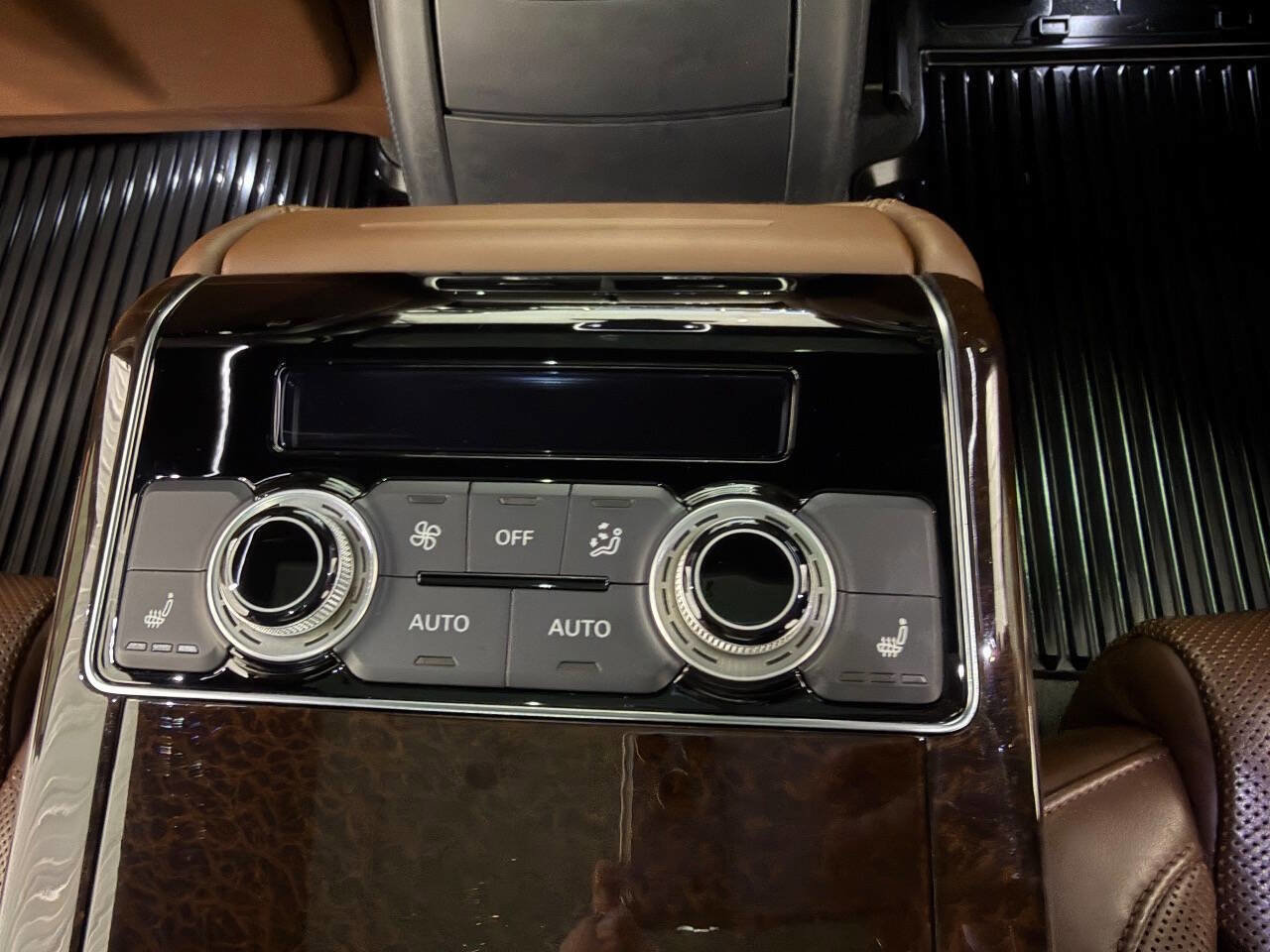 Used 2017 Audi A8 L 4.0T w/ Driver Assistance Package image 23