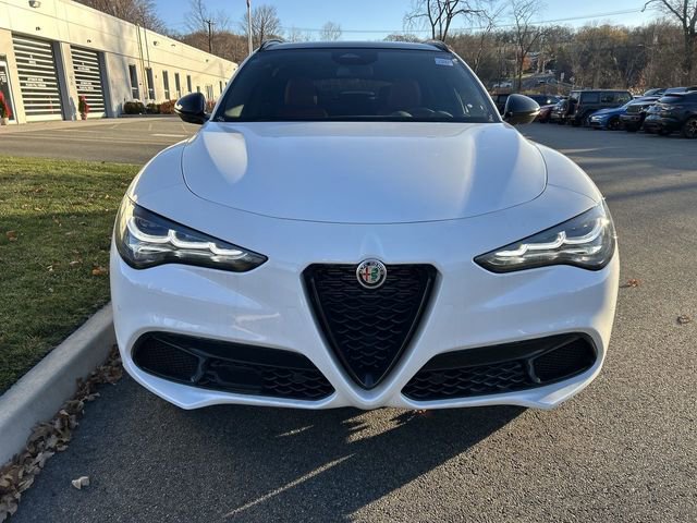New 2025 Alfa Romeo Stelvio Sprint image 3
