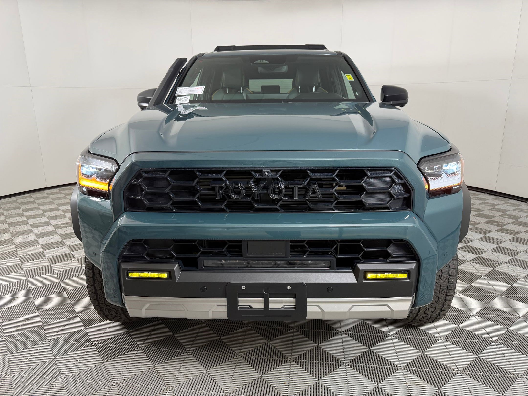 Used 2025 Toyota 4Runner Trailhunter AWD/4WD image 5