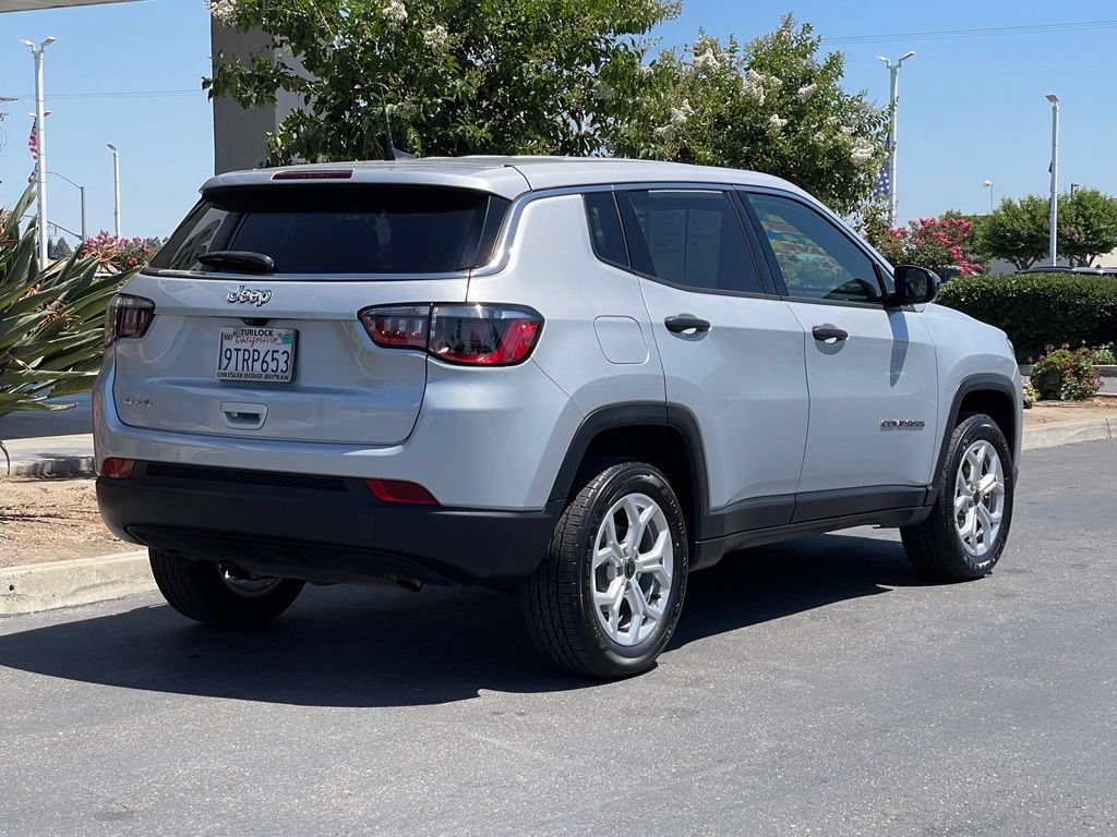 Used 2025 Jeep Compass Sport AWD/4WD image 5