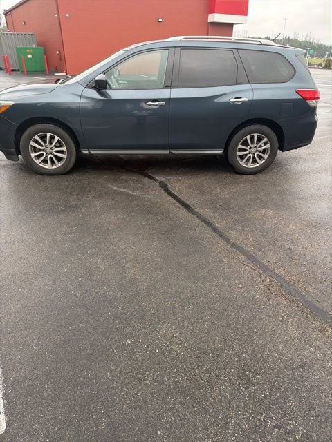Used 2015 Nissan Pathfinder S image 2
