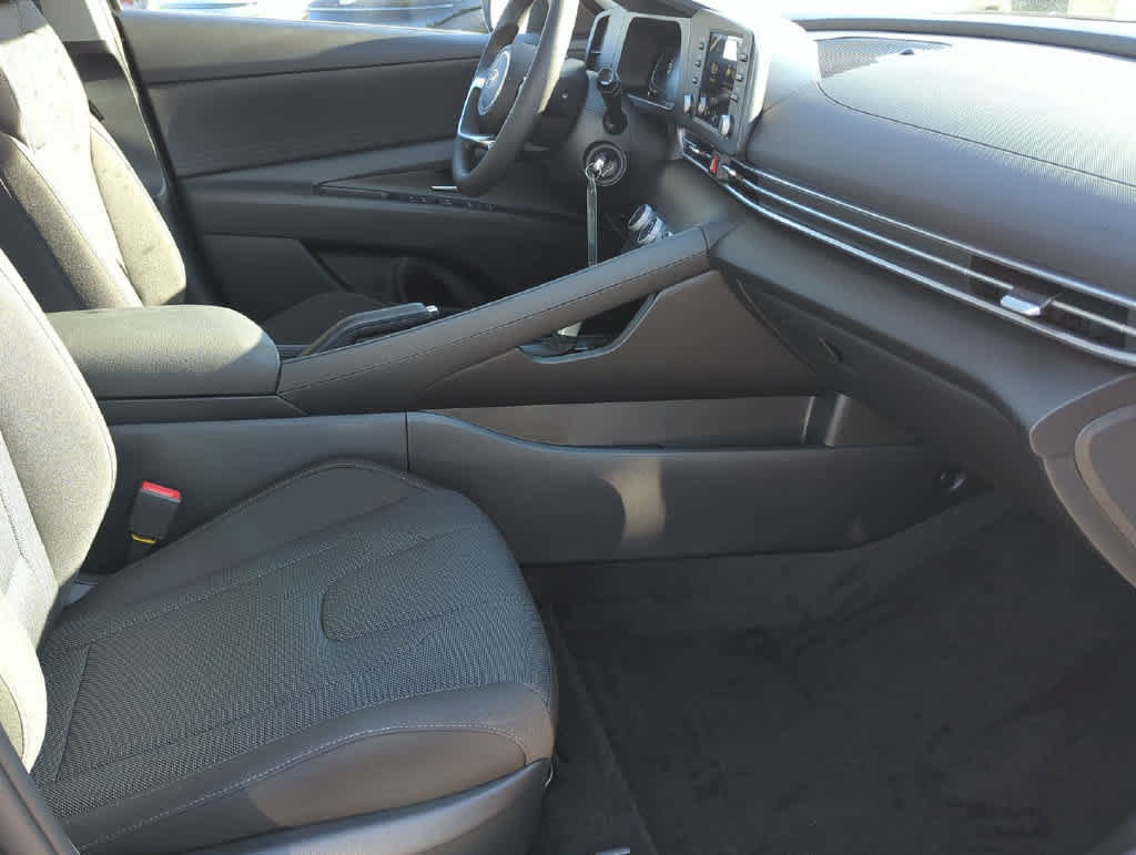 New 2026 Hyundai Elantra SE FWD image 22