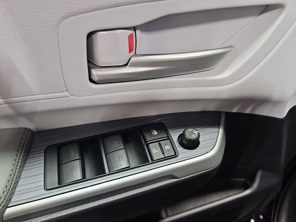 New 2026 Toyota Sienna XLE image 13