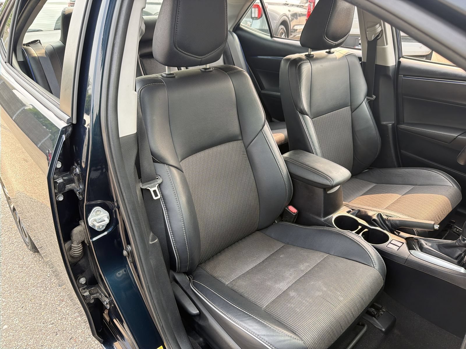 Used 2017 Toyota Corolla SE w/ Carpet Mat Package (TMS) FWD image 21