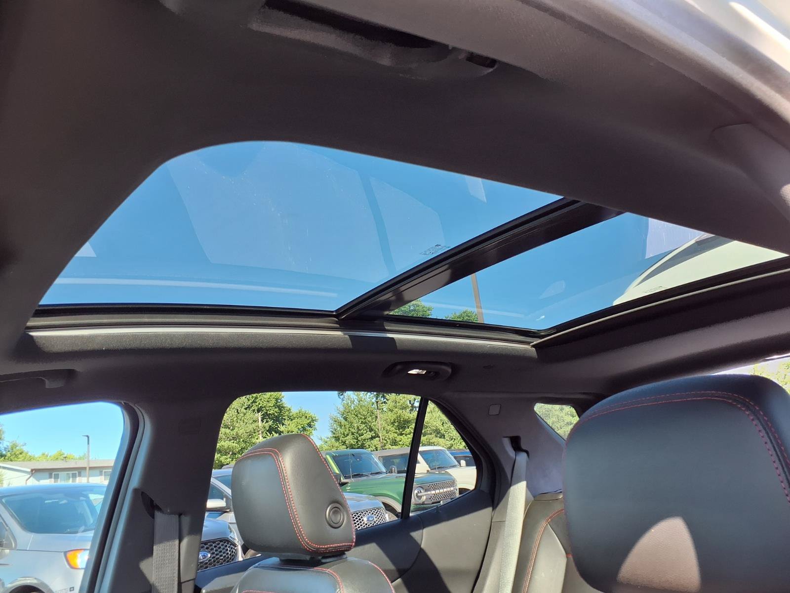 Used 2022 Chevrolet Equinox RS w/ RS Leather Package FWD image 25