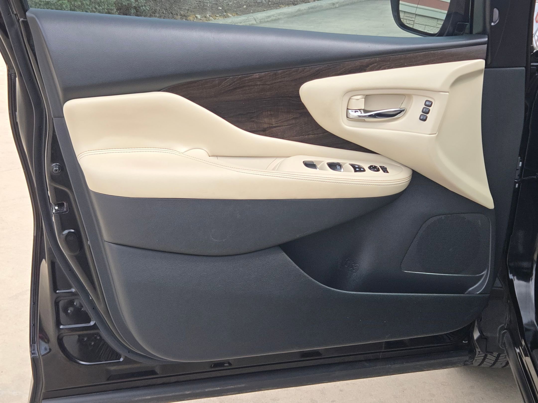 Certified 2024 Nissan Murano Platinum w/ Cargo Package FWD image 12