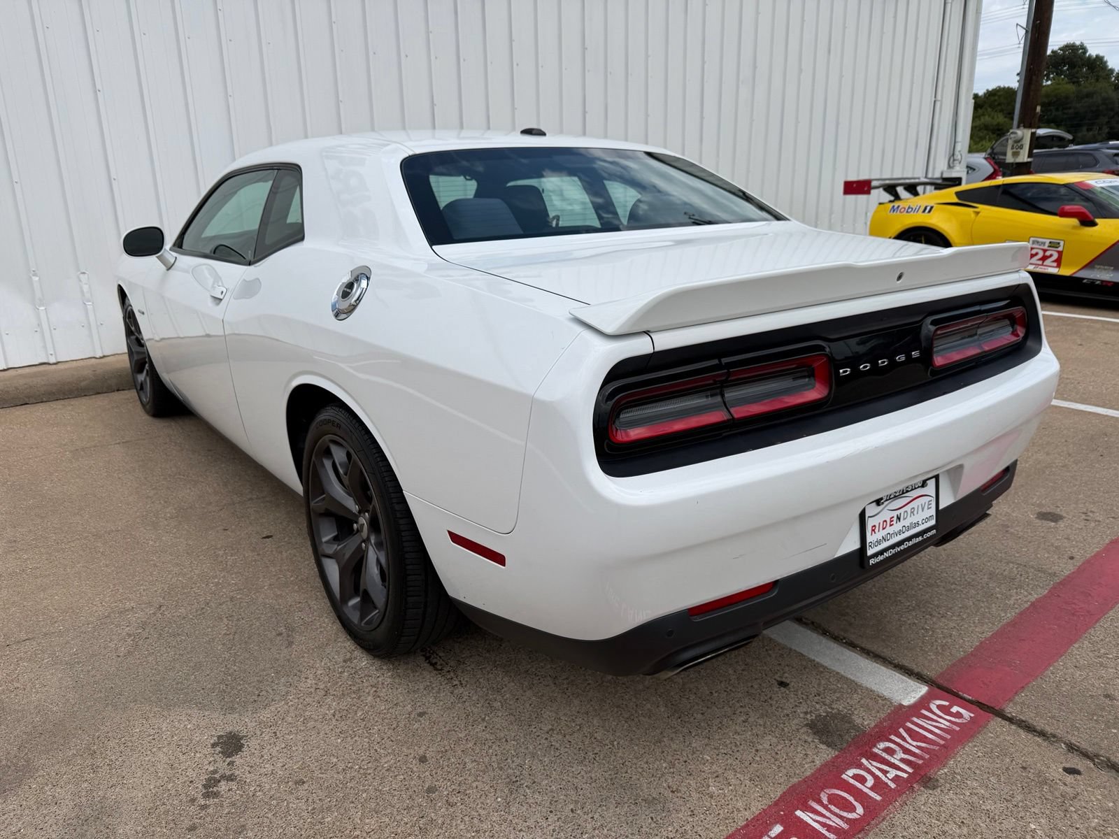 Used 2019 Dodge Challenger R/T RWD image 4