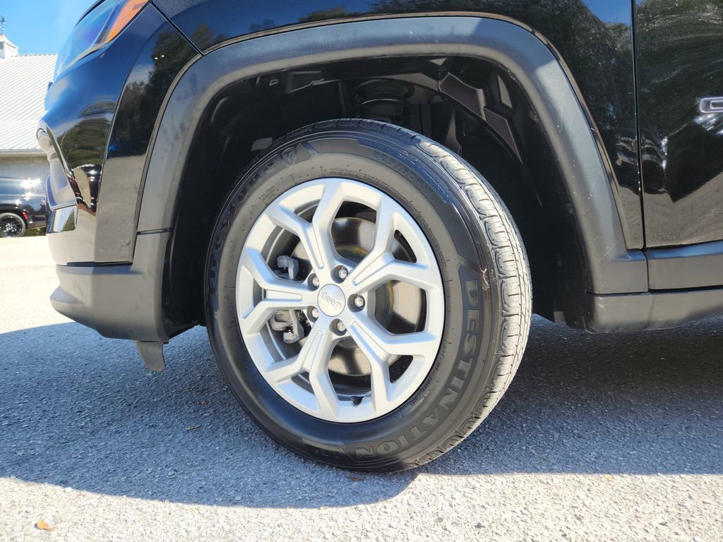 Used 2024 Jeep Compass Latitude image 31