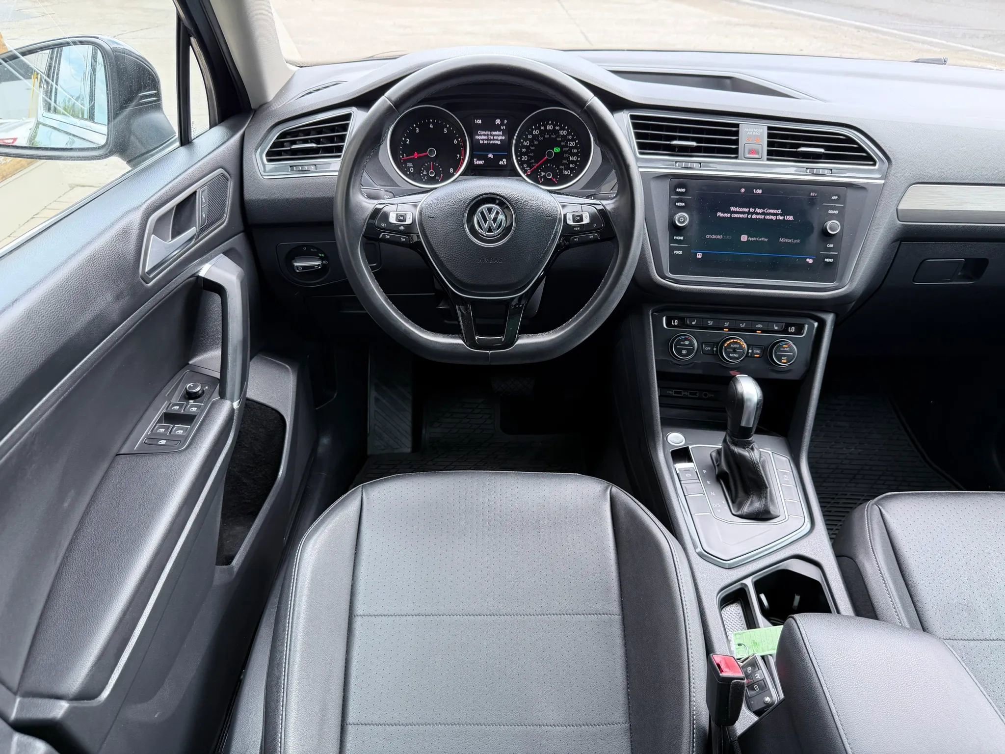 Used 2020 Volkswagen Tiguan SE w/ Panoramic Sunroof Package FWD image 13