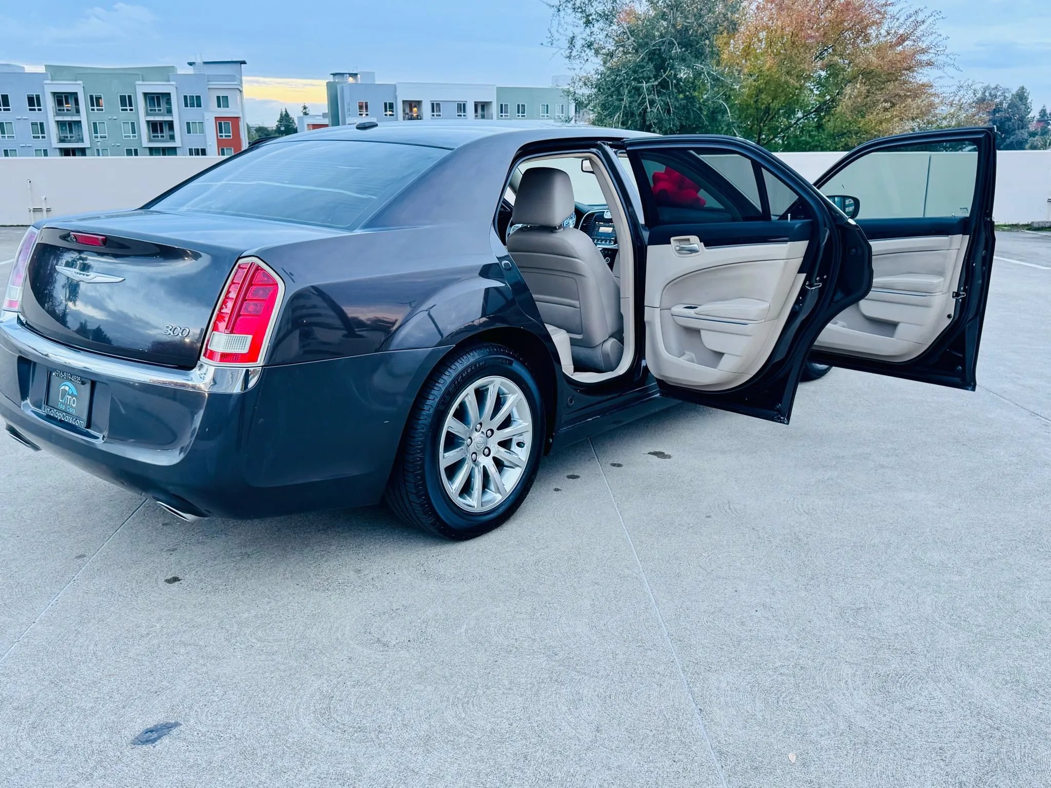 Used 2012 Chrysler 300 Limited RWD image 41