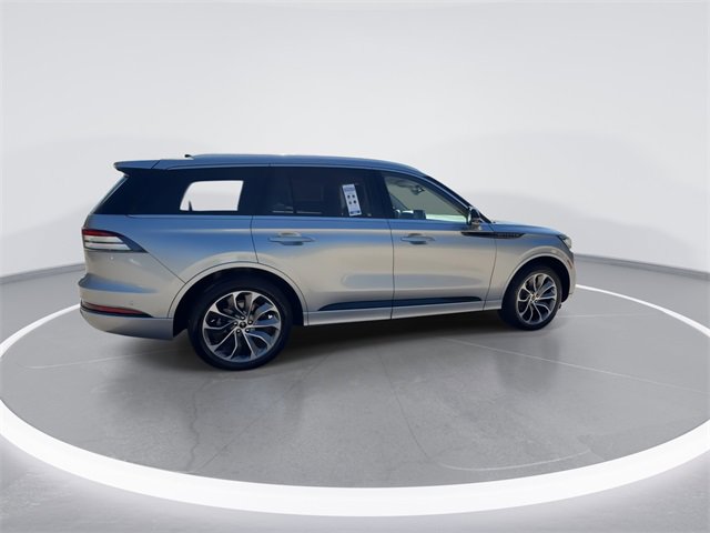 Used 2023 Lincoln Aviator Grand Touring image 9