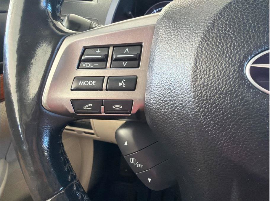 Used 2014 Subaru Outback 3.6R Limited w/ Moonroof Package AWD/4WD image 17