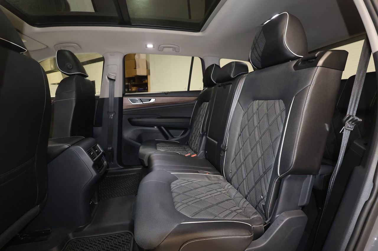 Used 2025 Volkswagen Atlas SEL Premium R-Line image 23