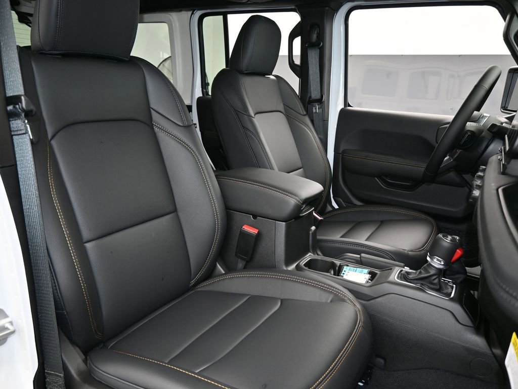 Used 2025 Jeep Wrangler Unlimited Sahara AWD/4WD image 40