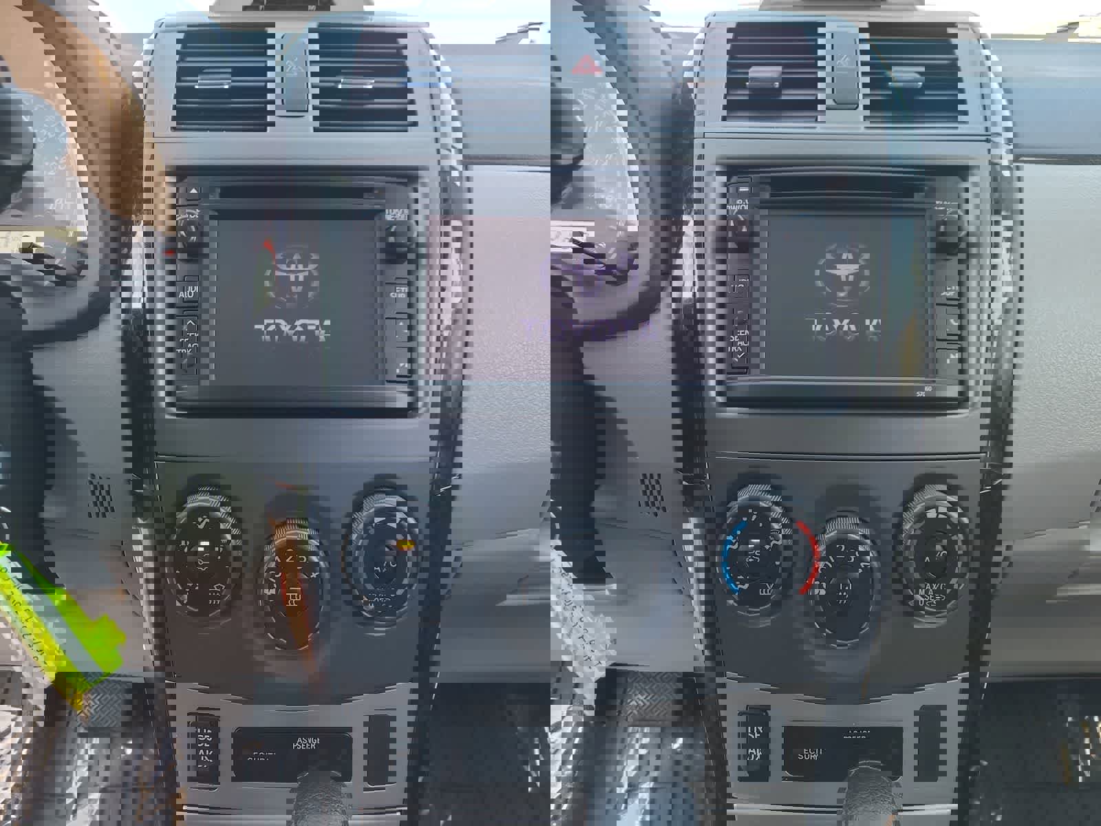 Used 2013 Toyota Corolla LE FWD image 24