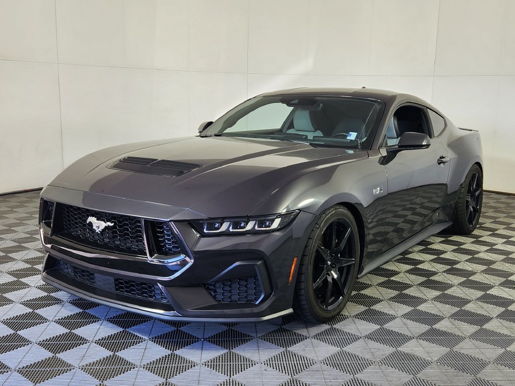 Used 2024 Ford Mustang GT RWD image 3
