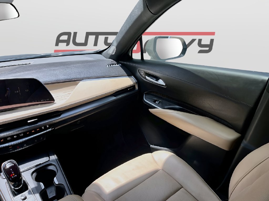 Used 2025 Cadillac XT4 Premium Luxury FWD image 24