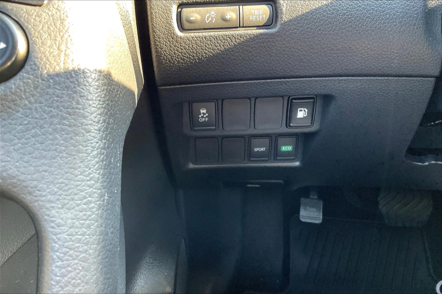 Used 2018 Nissan Rogue S image 31