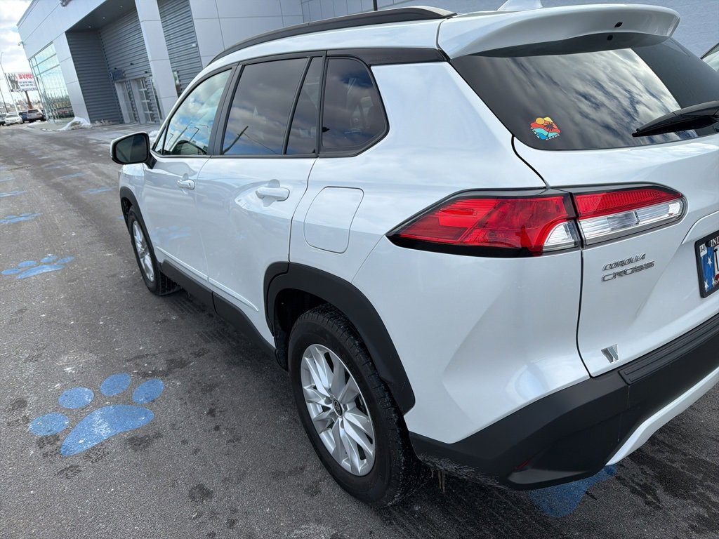 Used 2022 Toyota Corolla Cross LE image 3