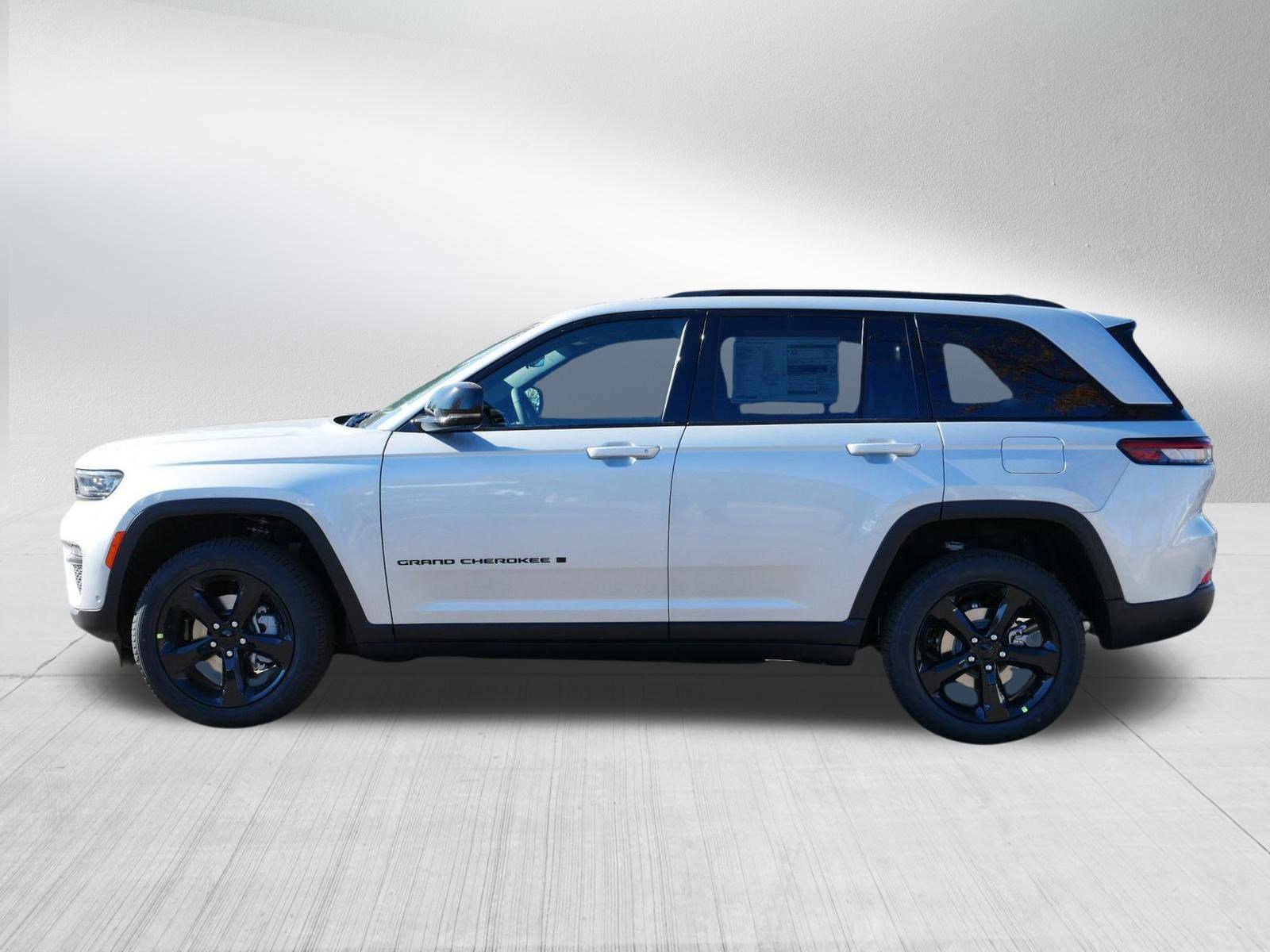 New 2025 Jeep Grand Cherokee Limited w/ Luxury Tech Group II image 4