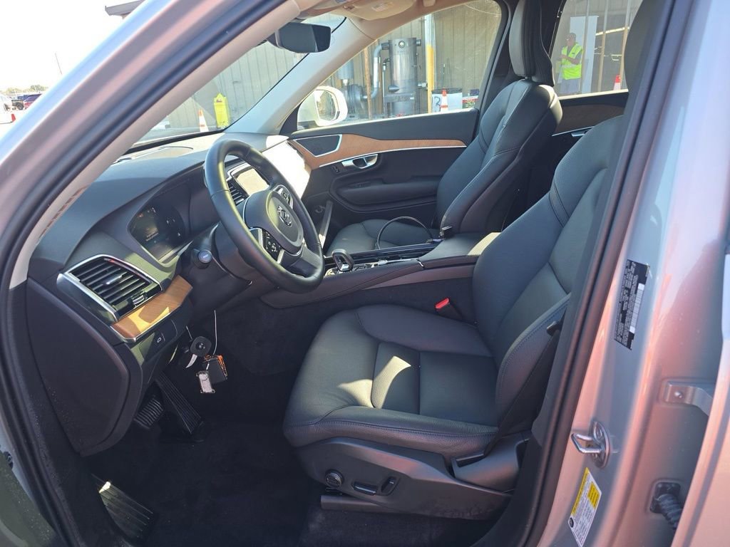 Used 2025 Volvo XC90 B6 Plus image 35
